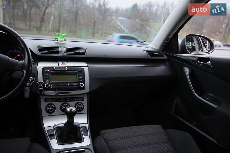 Седан Volkswagen Passat 2005 в Харкові