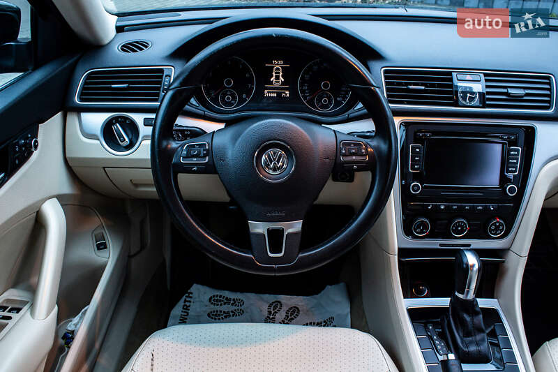 Седан Volkswagen Passat 2013 в Львові