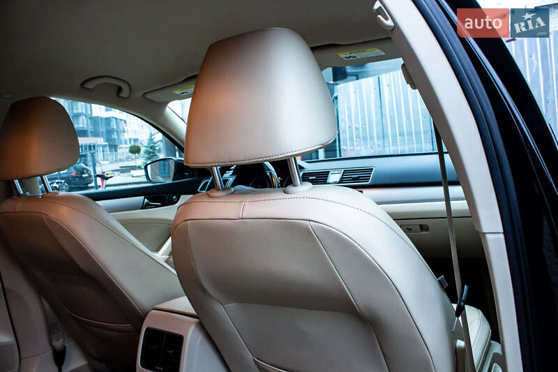 Седан Volkswagen Passat 2013 в Львові