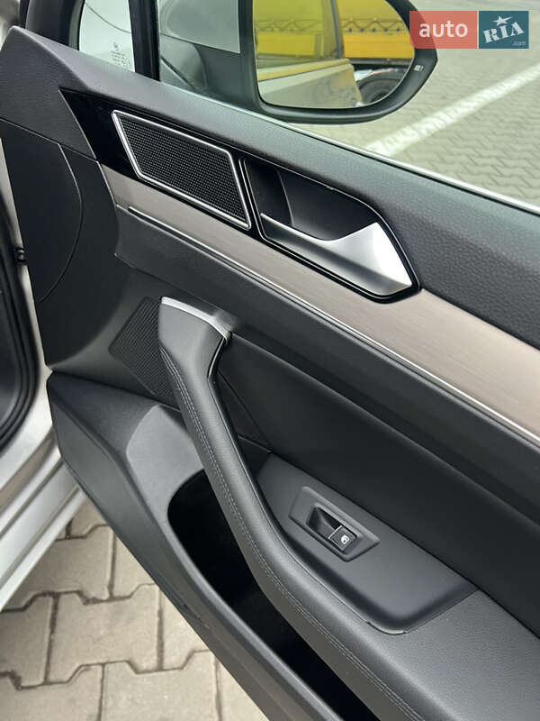 Универсал Volkswagen Passat 2016 в Луцке фото 17 Универсал Volkswagen Passat 2016 в Луцке