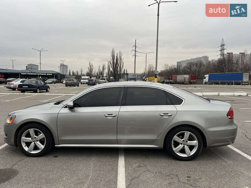 Седан Volkswagen Passat 2012 в Киеве