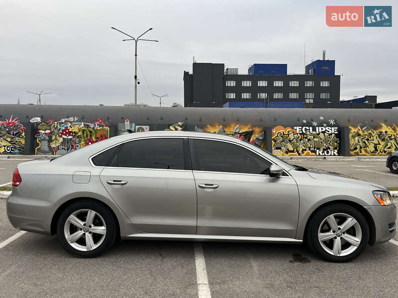 Седан Volkswagen Passat 2012 в Киеве