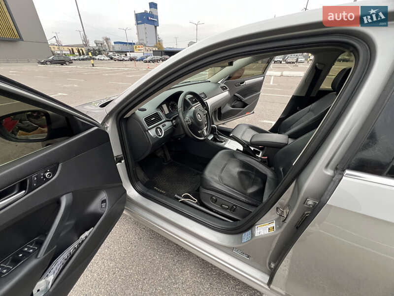 Седан Volkswagen Passat 2012 в Киеве