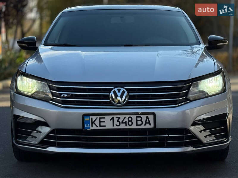 Седан Volkswagen Passat 2018 в Днепре