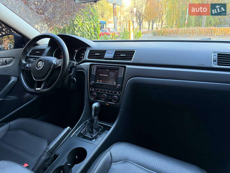 Седан Volkswagen Passat 2018 в Днепре