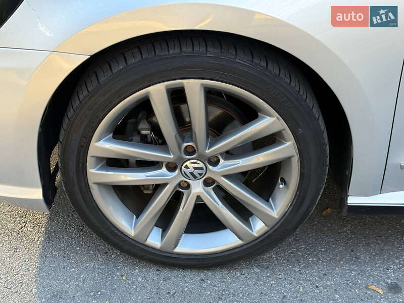 Седан Volkswagen Passat 2018 в Днепре