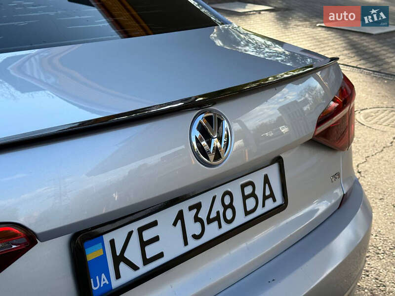 Седан Volkswagen Passat 2018 в Днепре