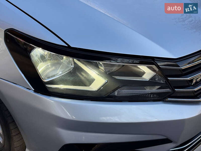 Седан Volkswagen Passat 2018 в Днепре
