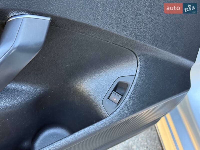 Седан Volkswagen Passat 2018 в Днепре