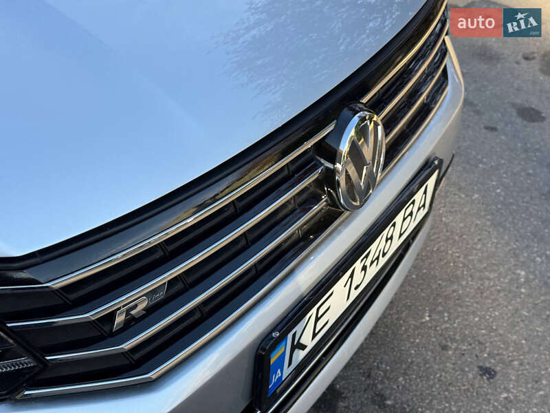 Седан Volkswagen Passat 2018 в Днепре