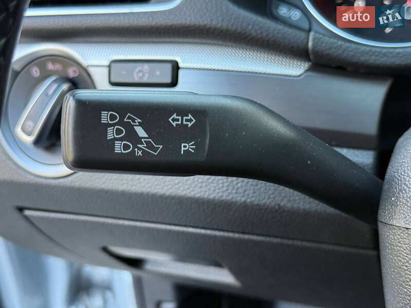 Седан Volkswagen Passat 2018 в Днепре