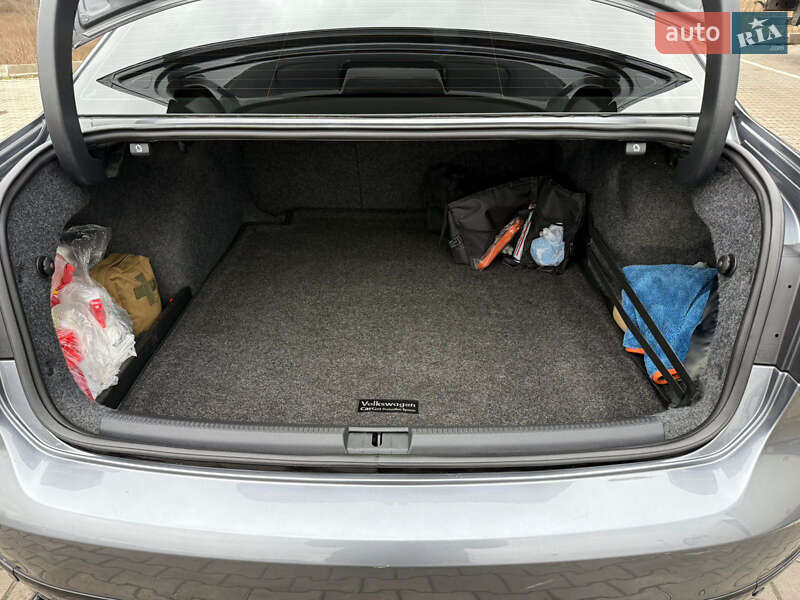 Седан Volkswagen Passat 2014 в Киеве