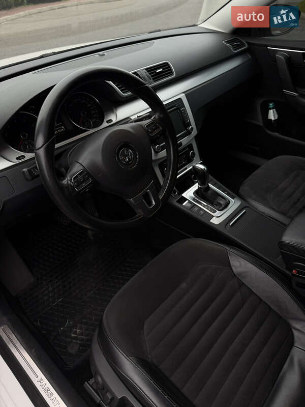 Седан Volkswagen Passat 2011 в Киеве