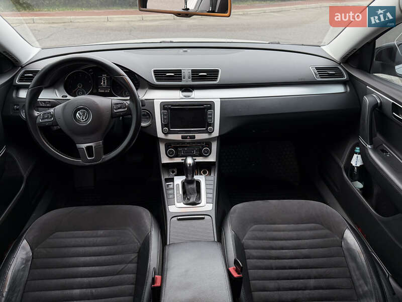 Седан Volkswagen Passat 2011 в Киеве