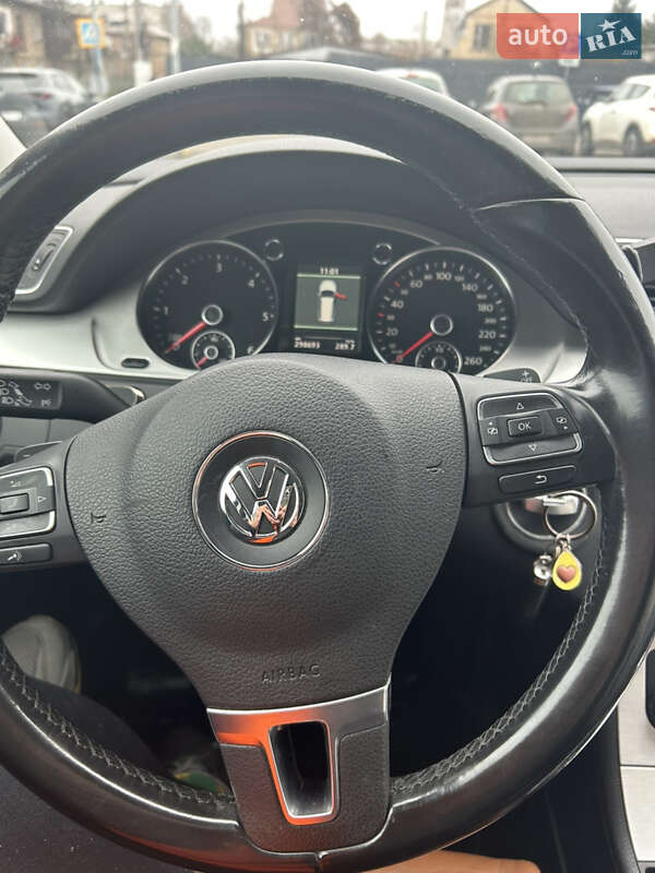 Универсал Volkswagen Passat 2011 в Хотове