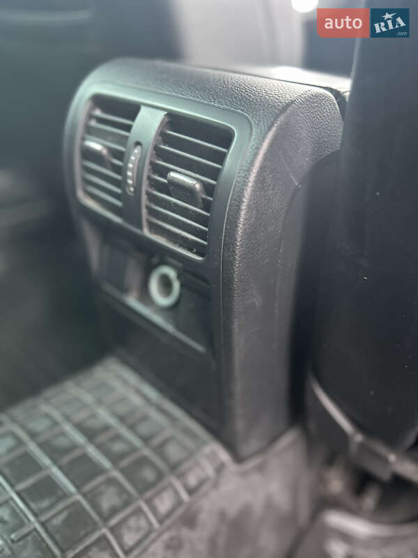 Универсал Volkswagen Passat 2011 в Хотове