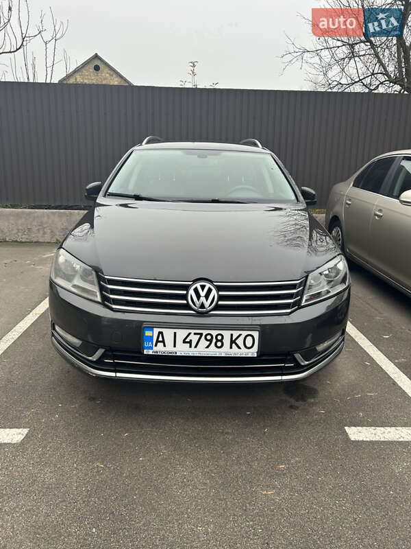 Универсал Volkswagen Passat 2011 в Хотове