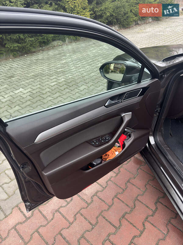 Універсал Volkswagen Passat 2015 в Шепетівці