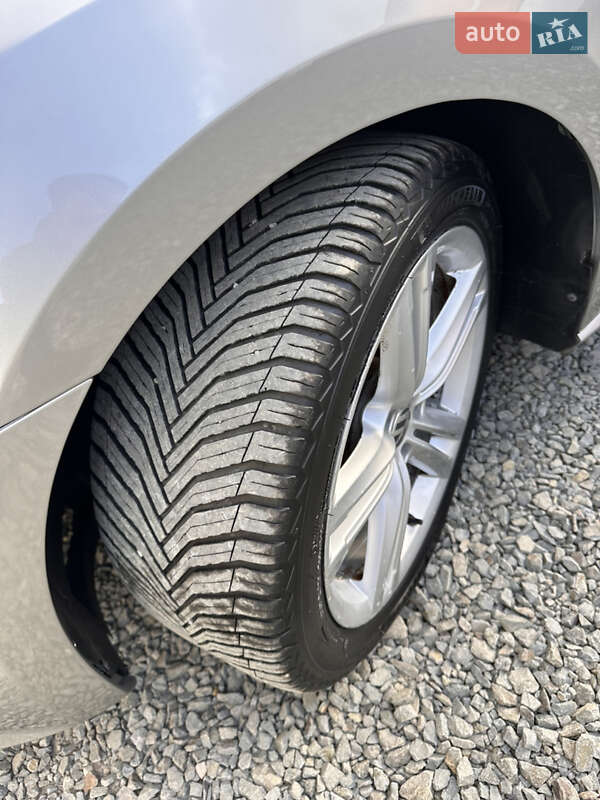 Седан Volkswagen Passat 2013 в Ужгороде