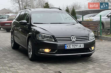 Універсал Volkswagen Passat 2011 в Дніпрі