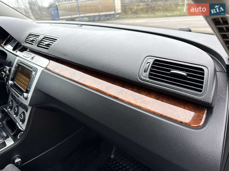 Седан Volkswagen Passat 2009 в Львове