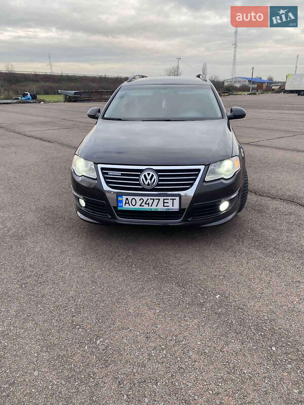 Універсал Volkswagen Passat 2010 в Ужгороді