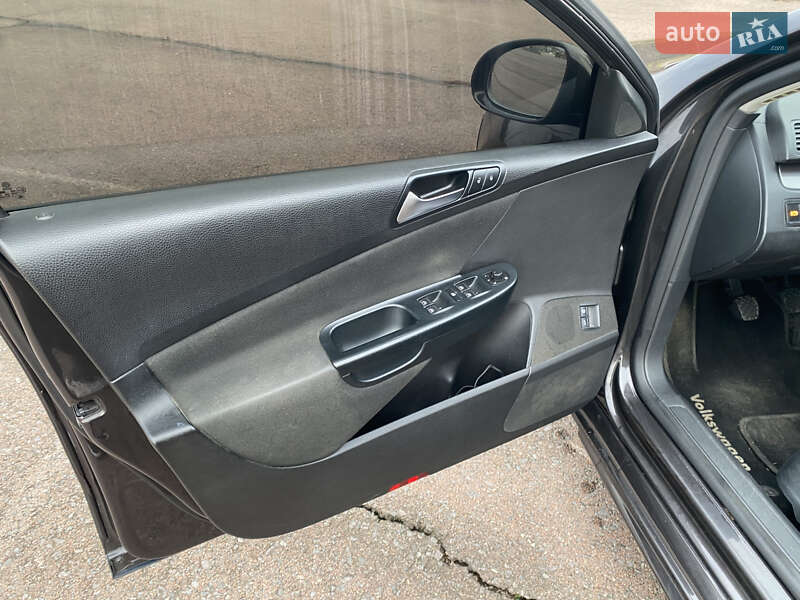 Універсал Volkswagen Passat 2010 в Ужгороді