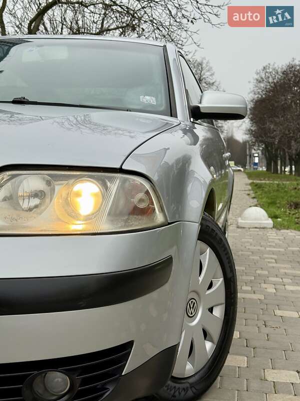 Седан Volkswagen Passat 2003 в Одессе