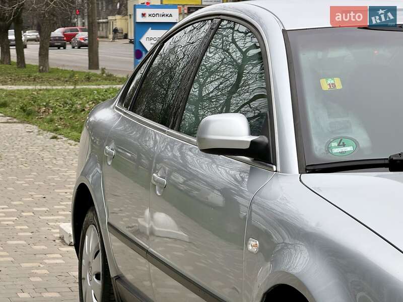 Седан Volkswagen Passat 2003 в Одессе