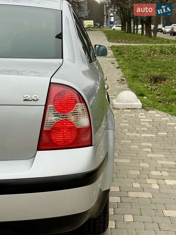 Седан Volkswagen Passat 2003 в Одессе