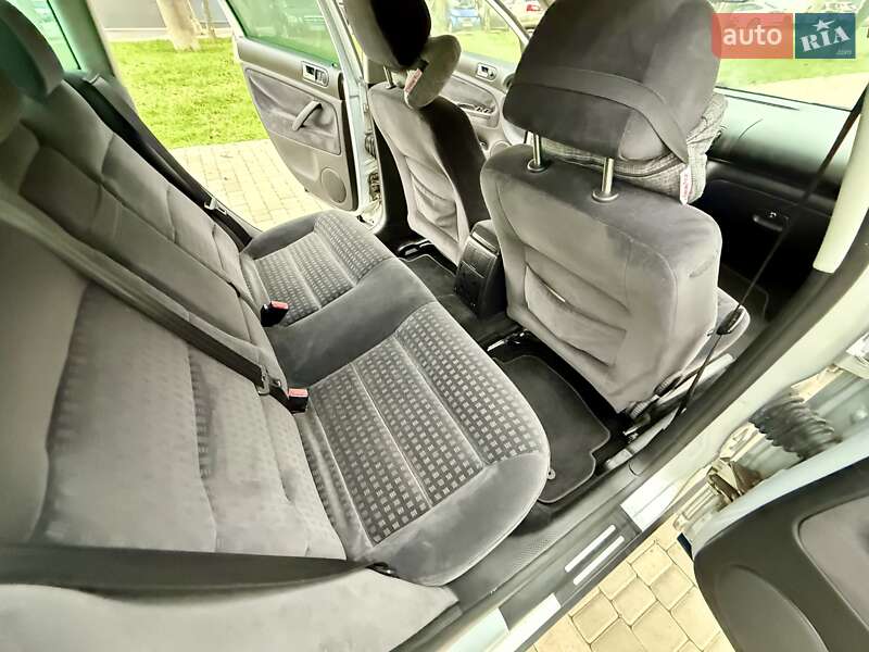 Седан Volkswagen Passat 2003 в Одессе