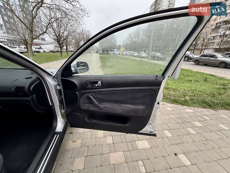 Седан Volkswagen Passat 2003 в Одессе