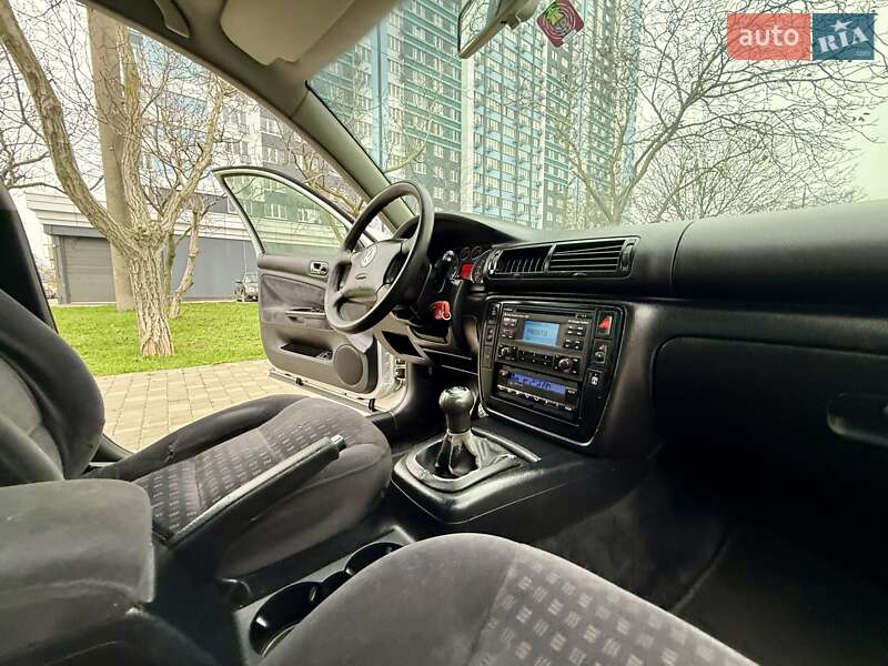 Седан Volkswagen Passat 2003 в Одессе