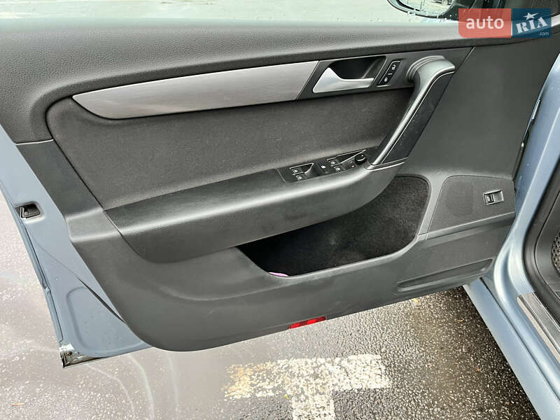 Универсал Volkswagen Passat 2013 в Харькове