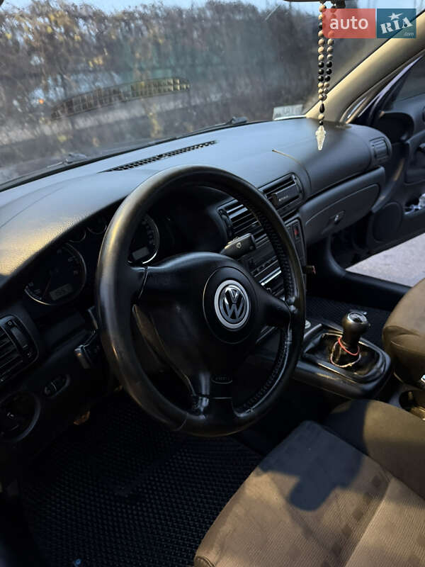 Седан Volkswagen Passat 2002 в Чернігові