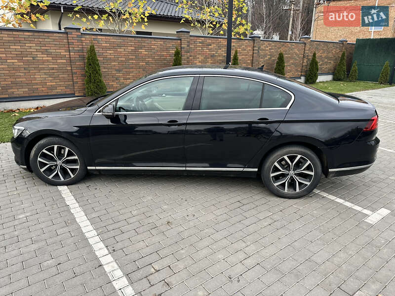Седан Volkswagen Passat 2015 в Виннице