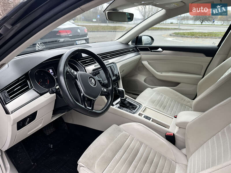 Седан Volkswagen Passat 2015 в Виннице