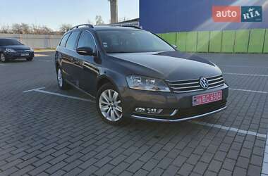 Универсал Volkswagen Passat 2011 в Дубно