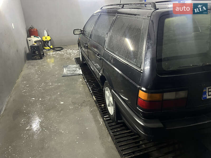 Универсал Volkswagen Passat 1989 в Кременце