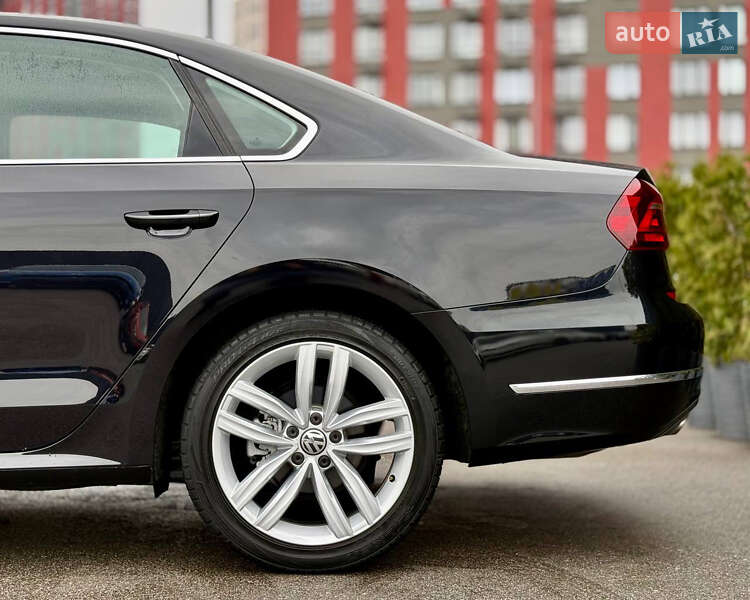 Седан Volkswagen Passat 2018 в Киеве