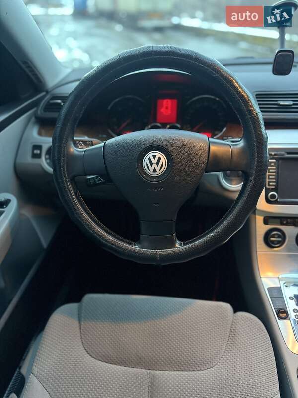 Седан Volkswagen Passat 2010 в Стрые