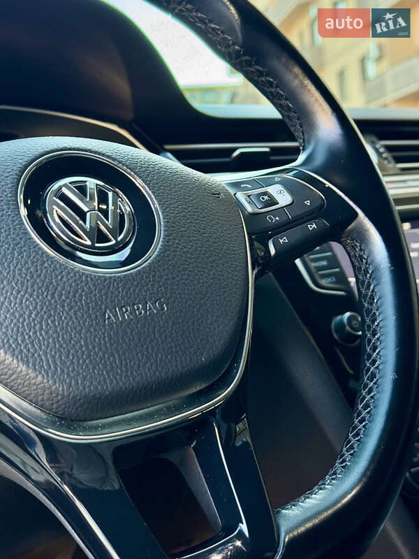 Універсал Volkswagen Passat 2015 в Ужгороді