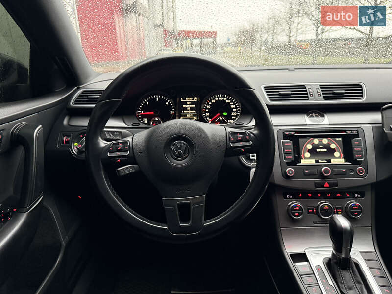 Универсал Volkswagen Passat 2014 в Киеве