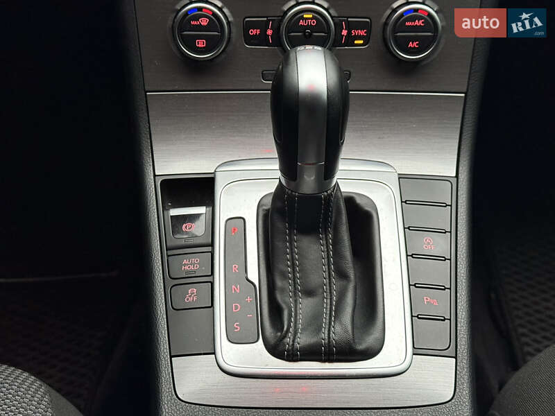 Универсал Volkswagen Passat 2014 в Киеве