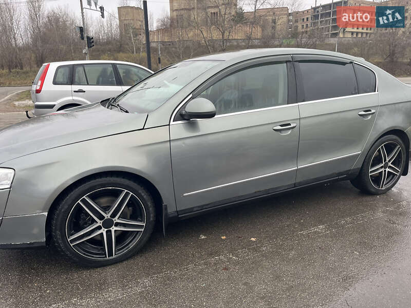 Седан Volkswagen Passat 2006 в Києві