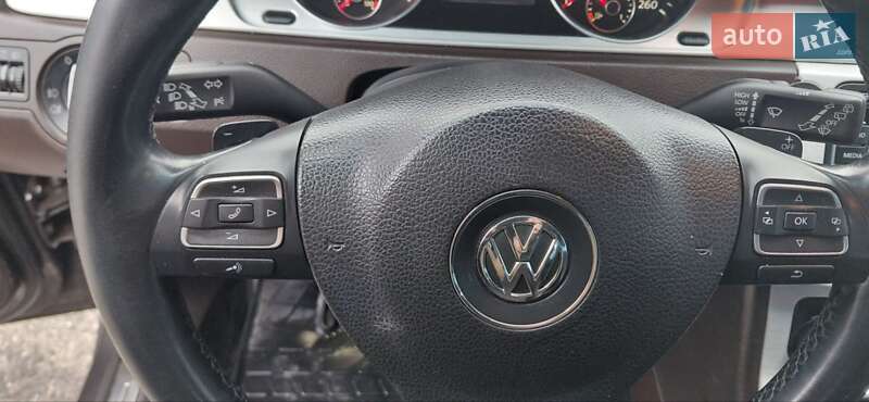 Універсал Volkswagen Passat 2011 в Новій Ушиці