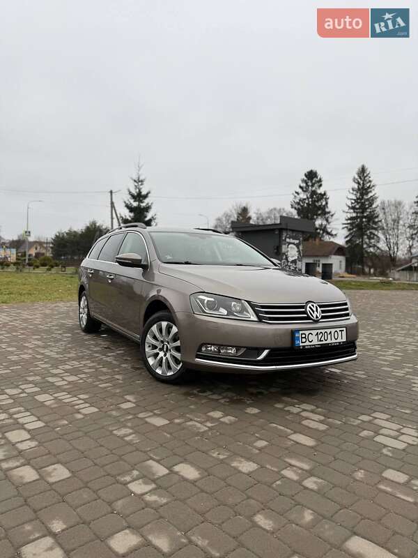 Універсал Volkswagen Passat 2011 в Самборі