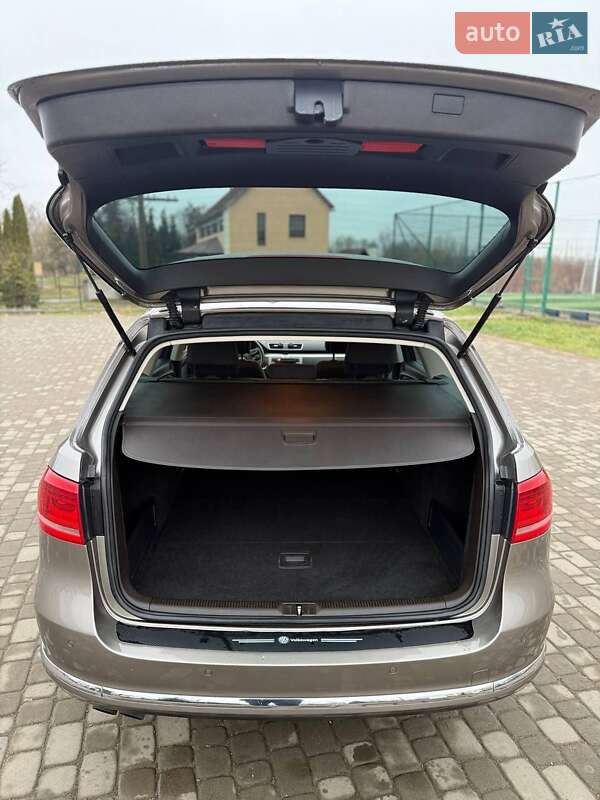 Універсал Volkswagen Passat 2011 в Самборі