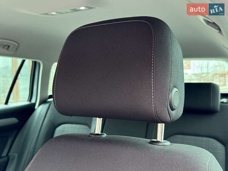 Універсал Volkswagen Passat 2019 в Києві фото 34 Універсал Volkswagen Passat 2019 в Києві