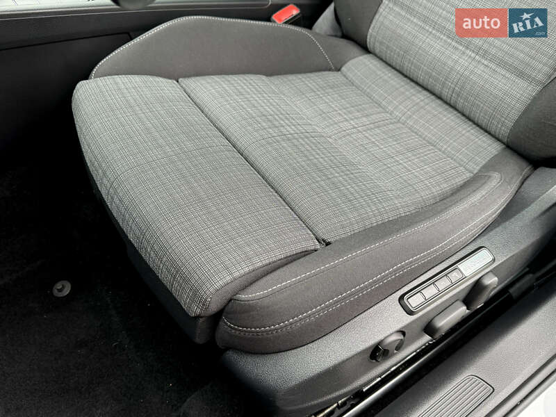 Універсал Volkswagen Passat 2019 в Києві фото 37 Універсал Volkswagen Passat 2019 в Києві